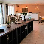 Ξενοδοχείο με διαμερίσματα Garden & Les Bastides De