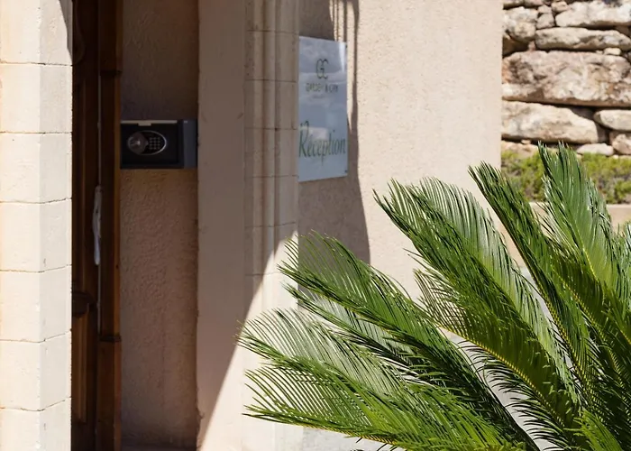 Garden & Les Bastides De غريمو