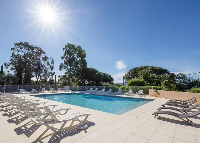 Garden & Les Bastides De 3* غريمو