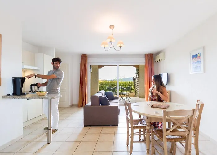 Garden & Les Bastides De 3* غريمو
