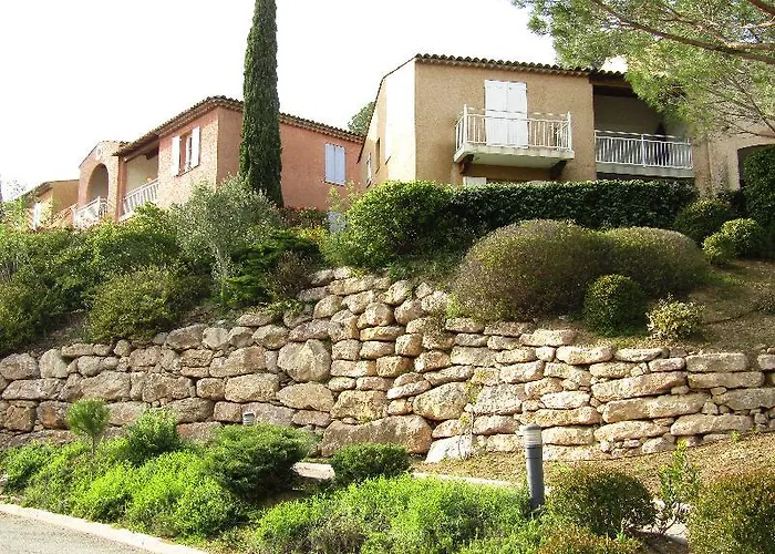 Garden & Les Bastides De غريمو